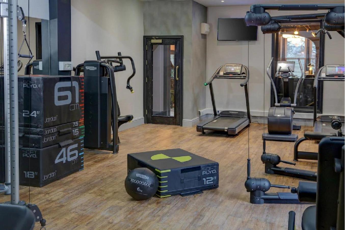 Hy Lytham St Anne'S Aparthotel Lytham St. Annes Eksteriør bilde The gym at the hotel