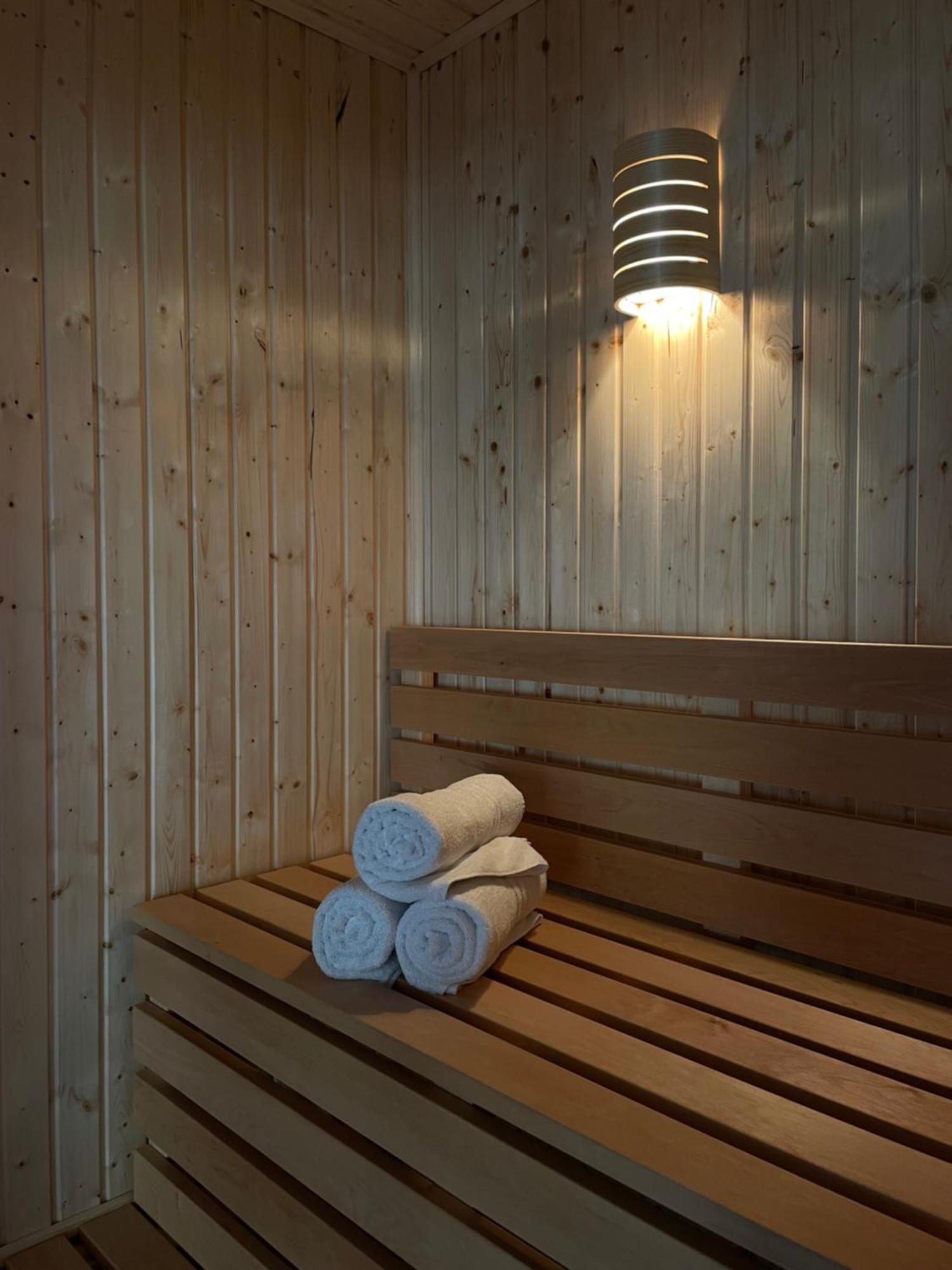 Hy Lytham St Anne'S Aparthotel Lytham St. Annes Eksteriør bilde Sauna