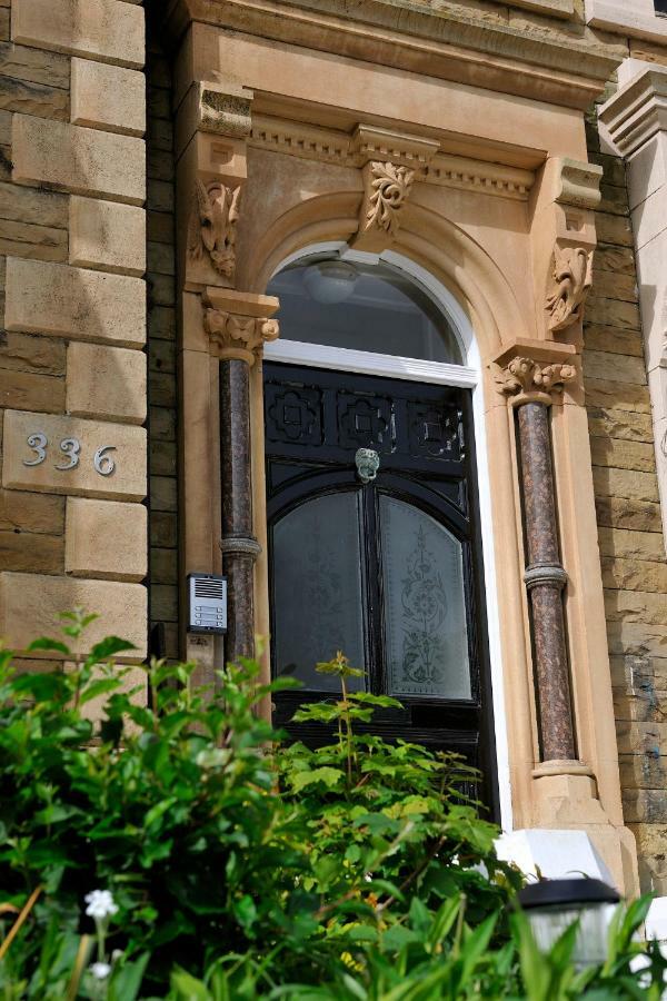 Hy Lytham St Anne'S Aparthotel Lytham St. Annes Eksteriør bilde The door of 336